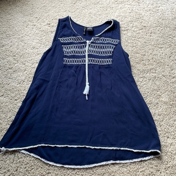 New Directions M navy blue and white sleeveless top - Picture 2 of 6